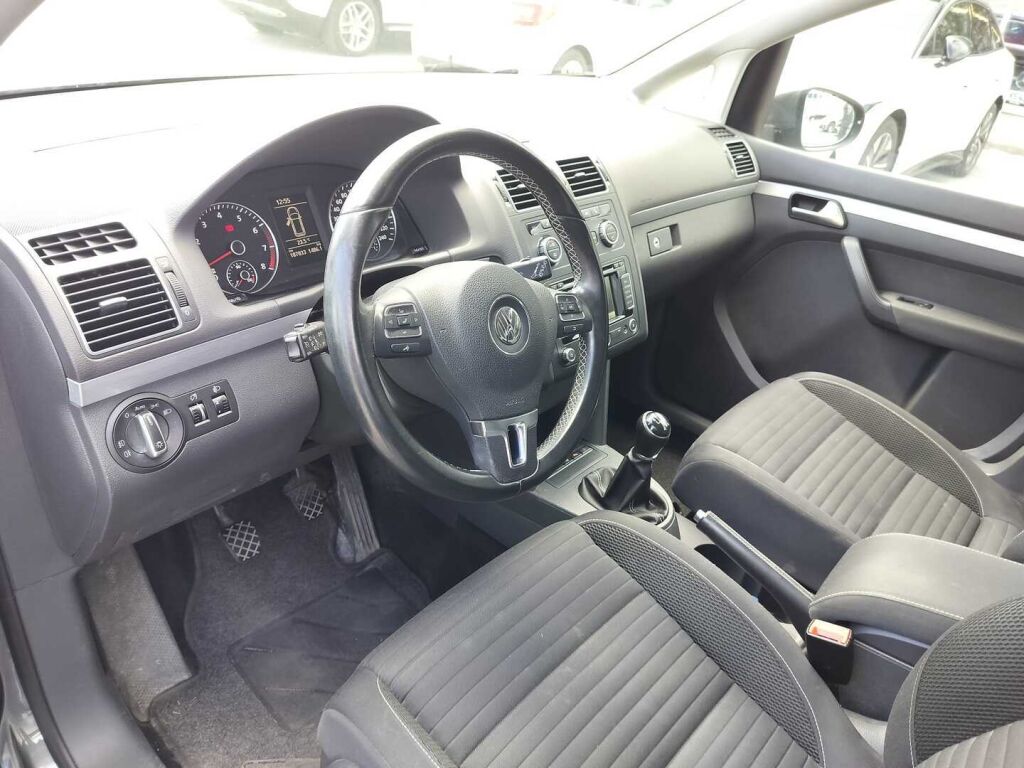 Volkswagen Touran 2014 Ruskea (beige)