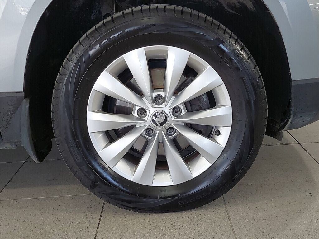 Skoda Karoq 2019 Harmaa