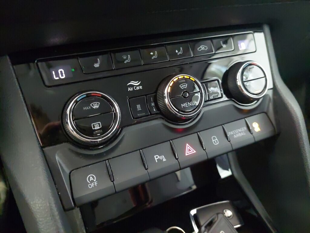 Skoda Karoq 2019 Harmaa