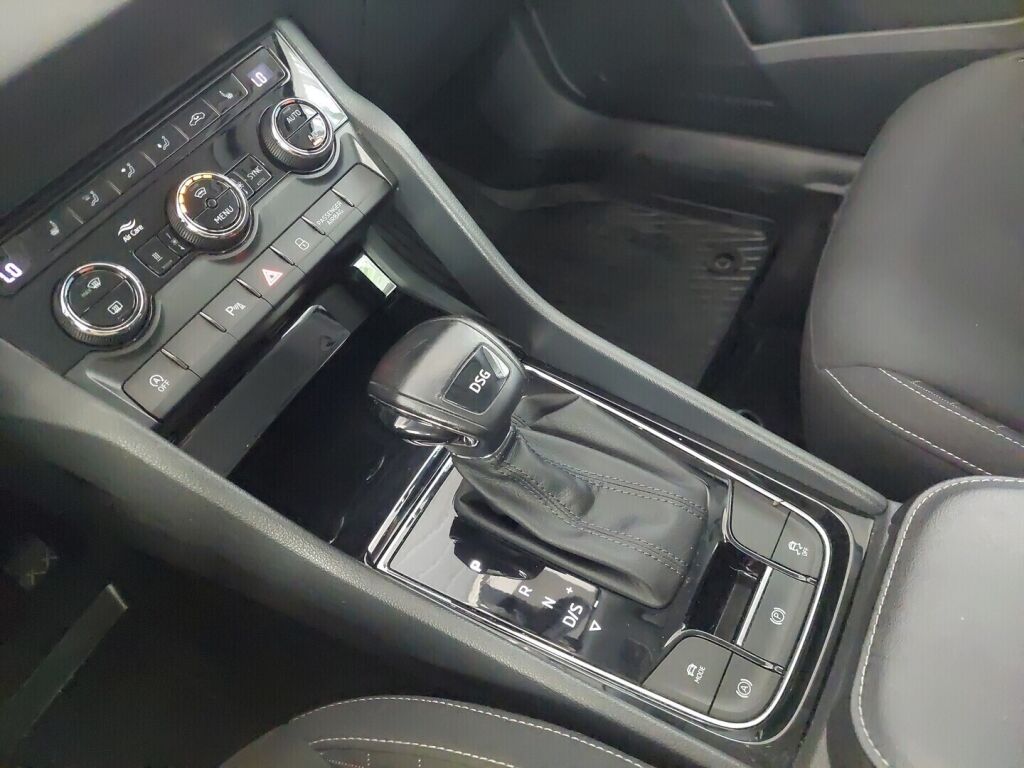 Skoda Karoq 2019 Harmaa