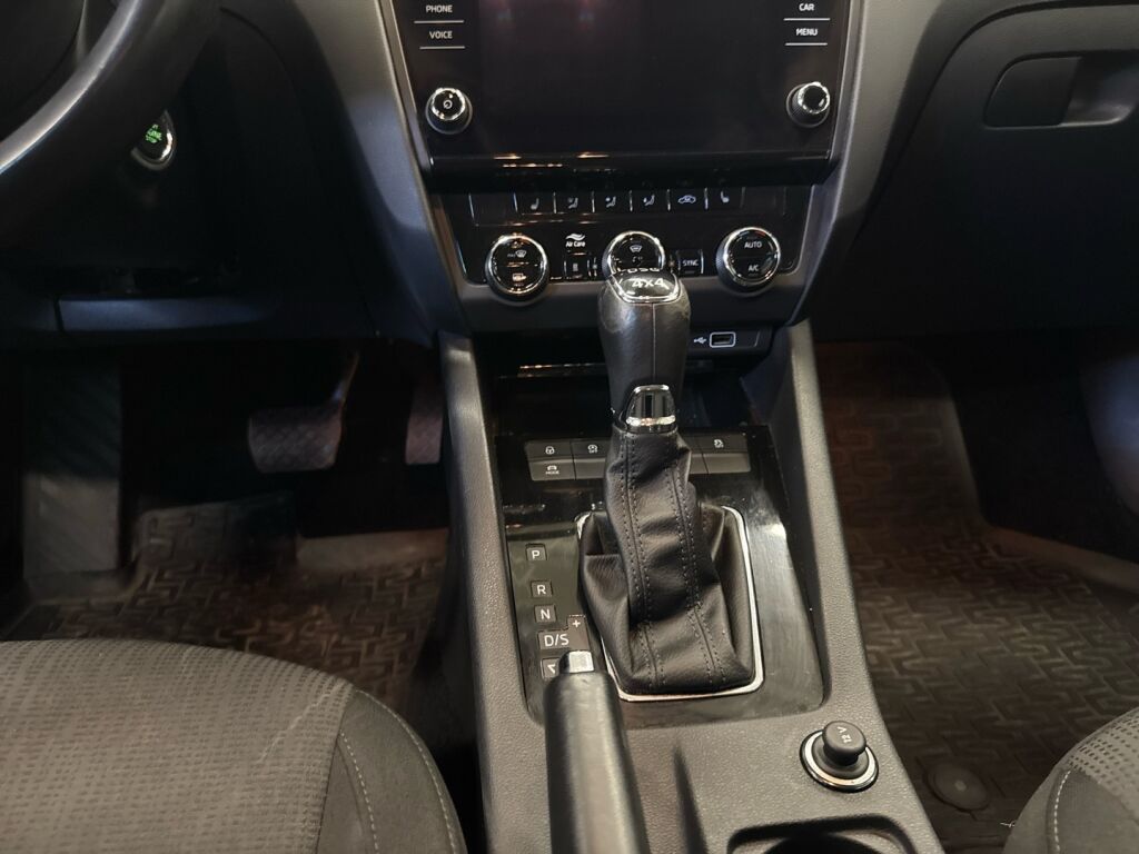Skoda Octavia 2019 Harmaa