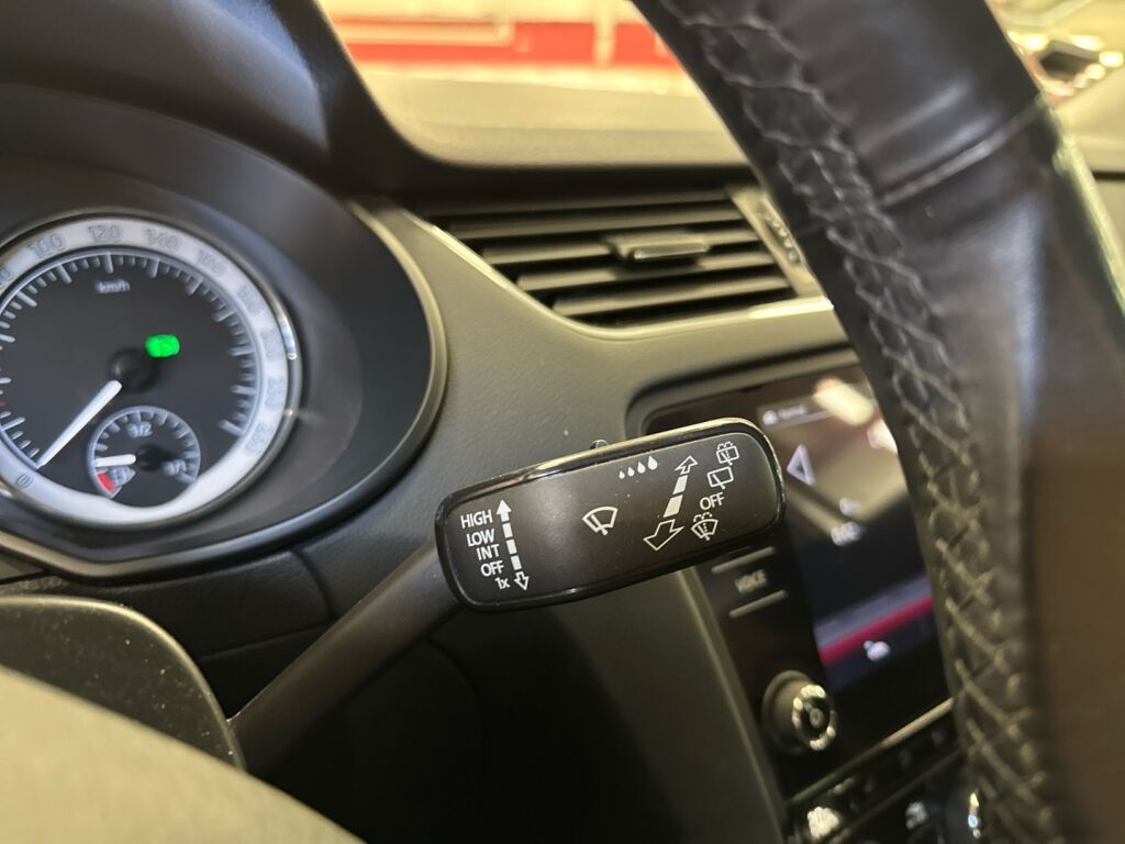 Skoda Octavia 2019 Harmaa