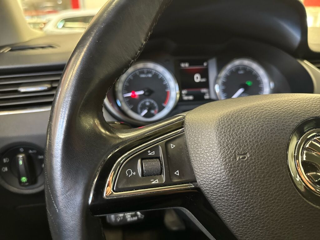 Skoda Octavia 2019 Harmaa