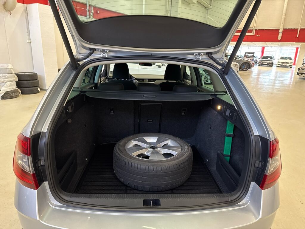 Skoda Octavia 2019 Harmaa