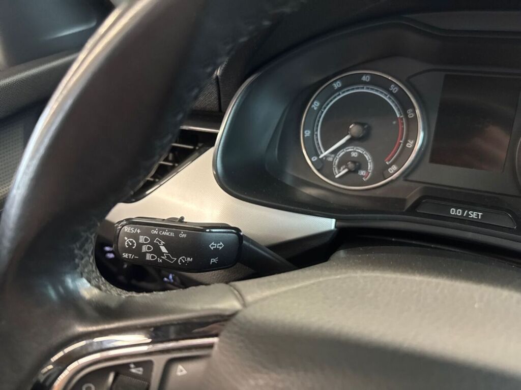 Skoda Scala 2019 Metallinhohto Hopea