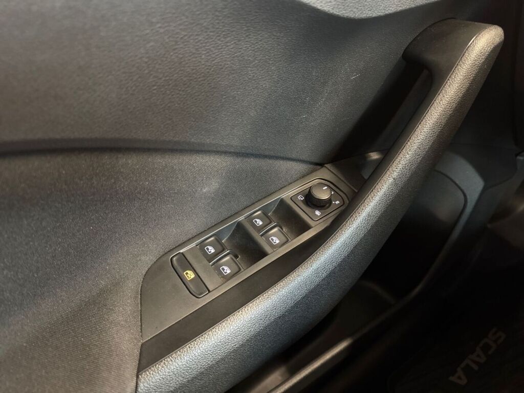 Skoda Scala 2019 Metallinhohto Hopea