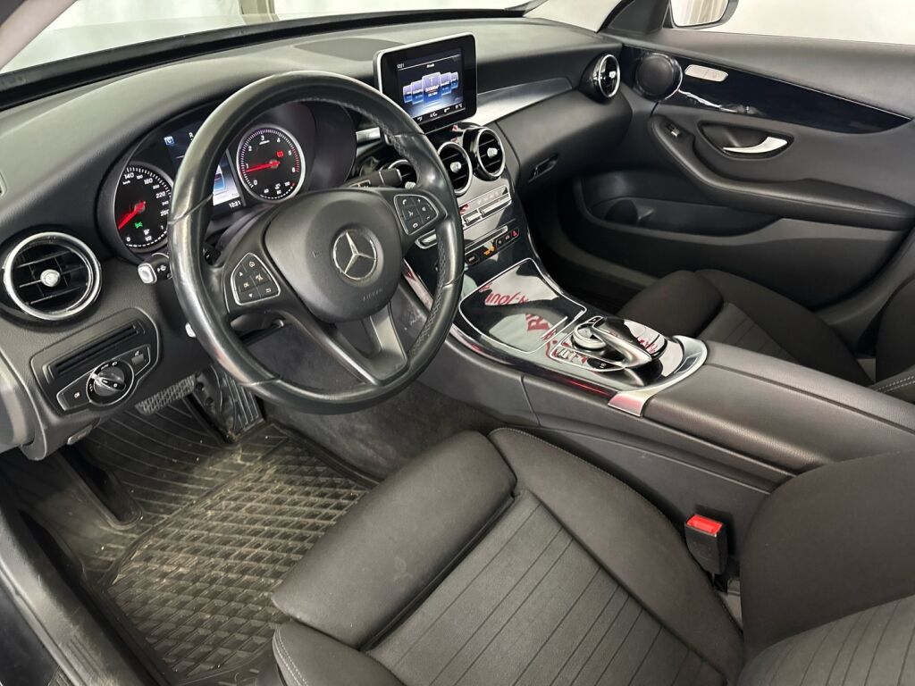 Mercedes-Benz C 2015 Musta