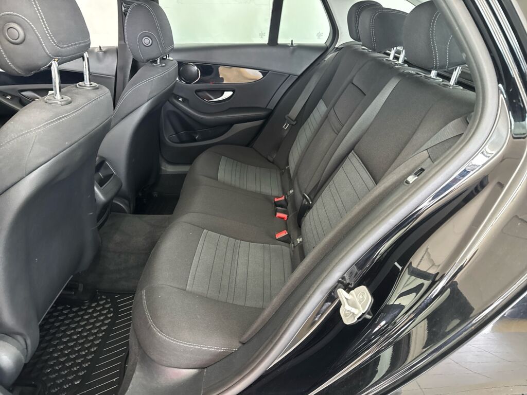 Mercedes-Benz C 2015 Musta