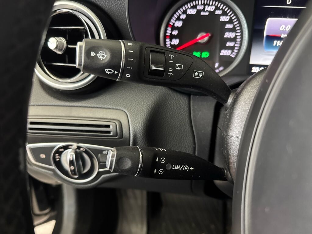 Mercedes-Benz C 2015 Musta