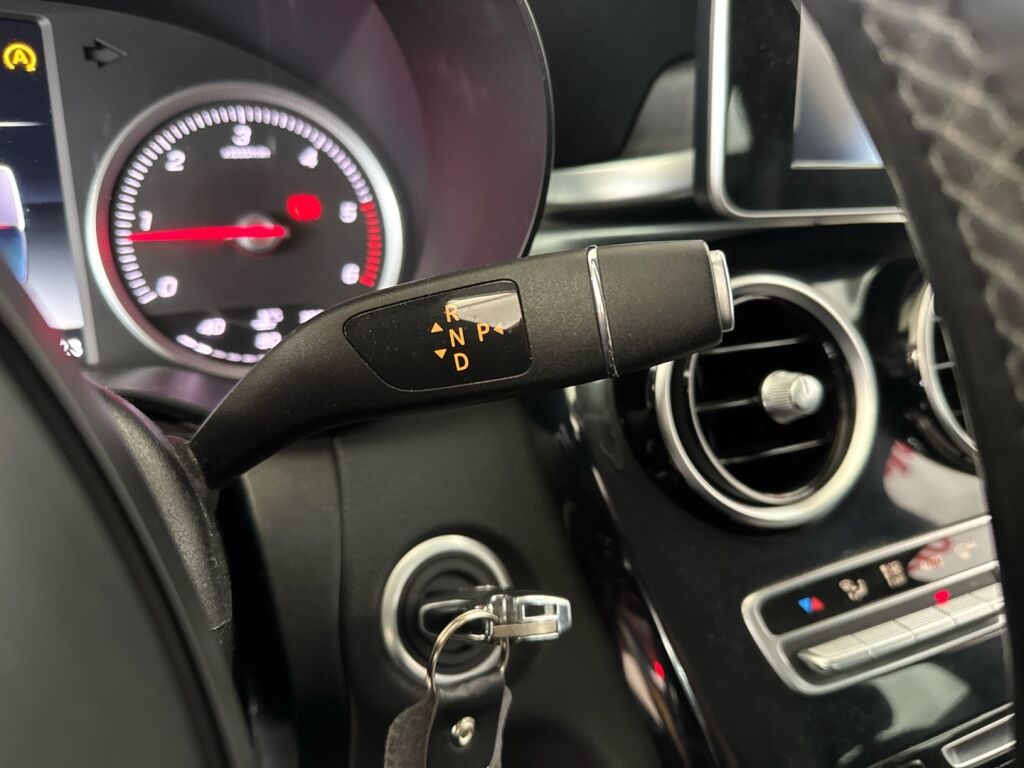 Mercedes-Benz C 2015 Musta