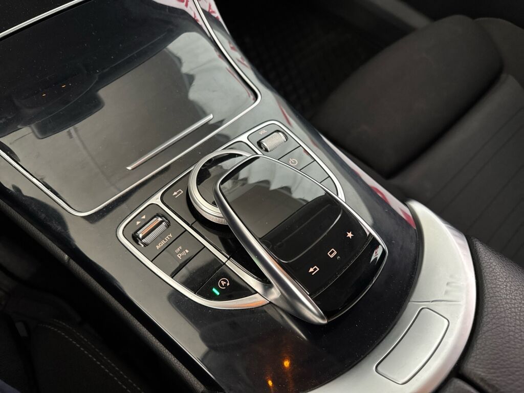 Mercedes-Benz C 2015 Musta