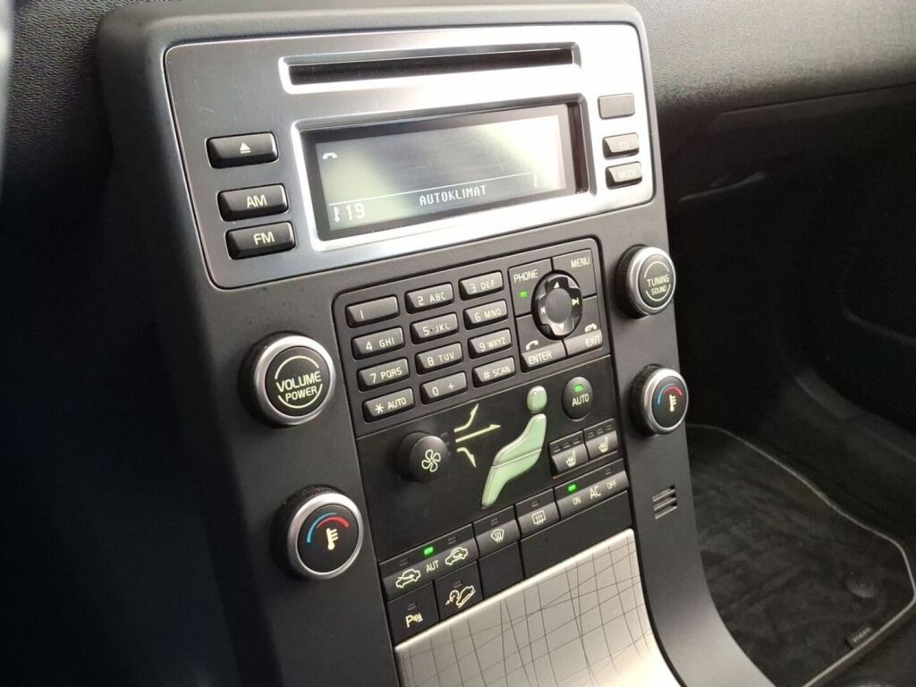 Volvo XC70 2010 Musta