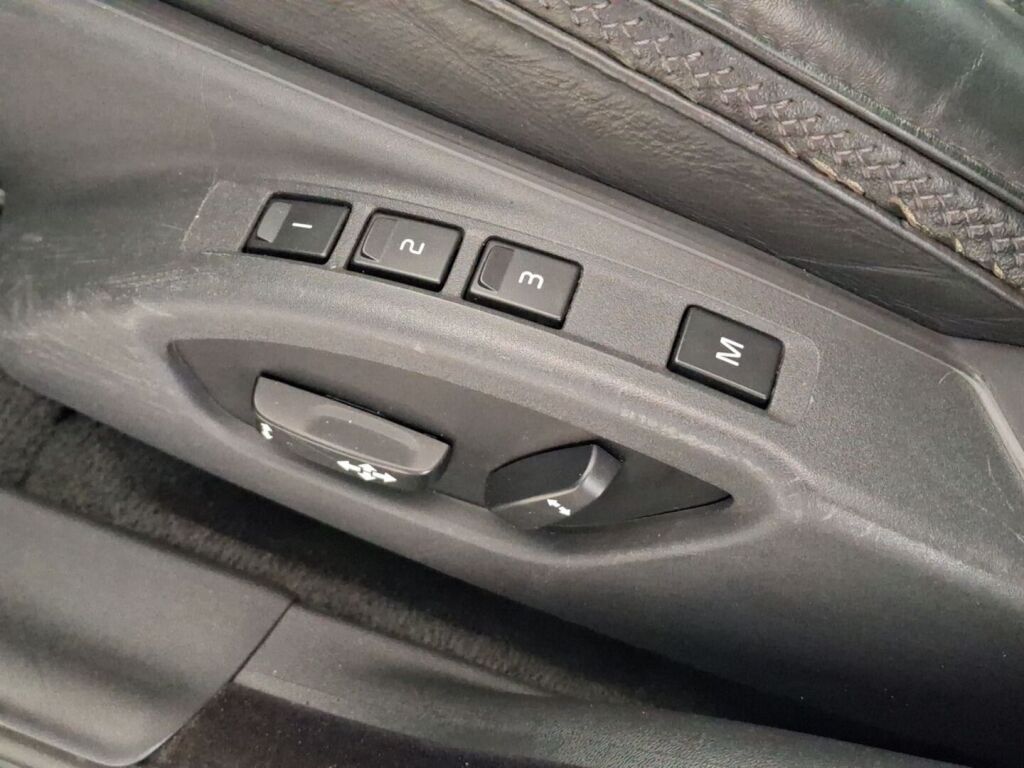 Volvo XC70 2010 Musta