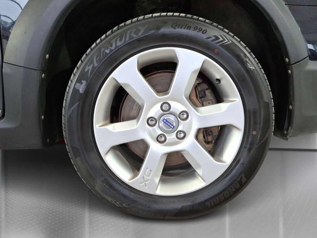 Volvo XC70 2010 Musta