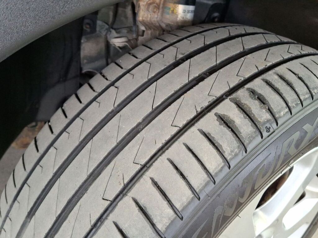 Volvo XC70 2010 Musta