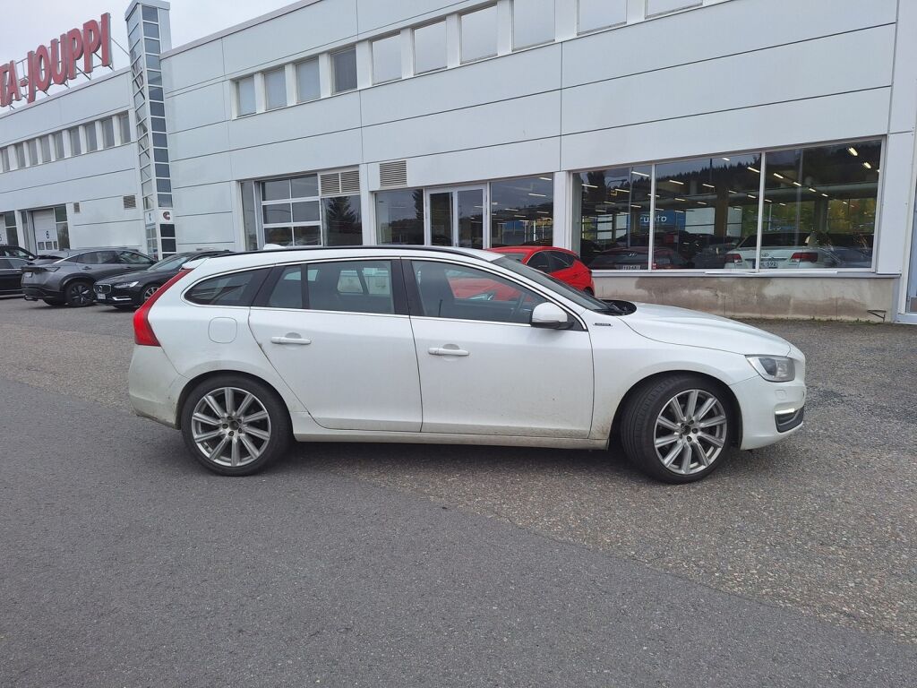 Volvo V60 2017 Valkoinen