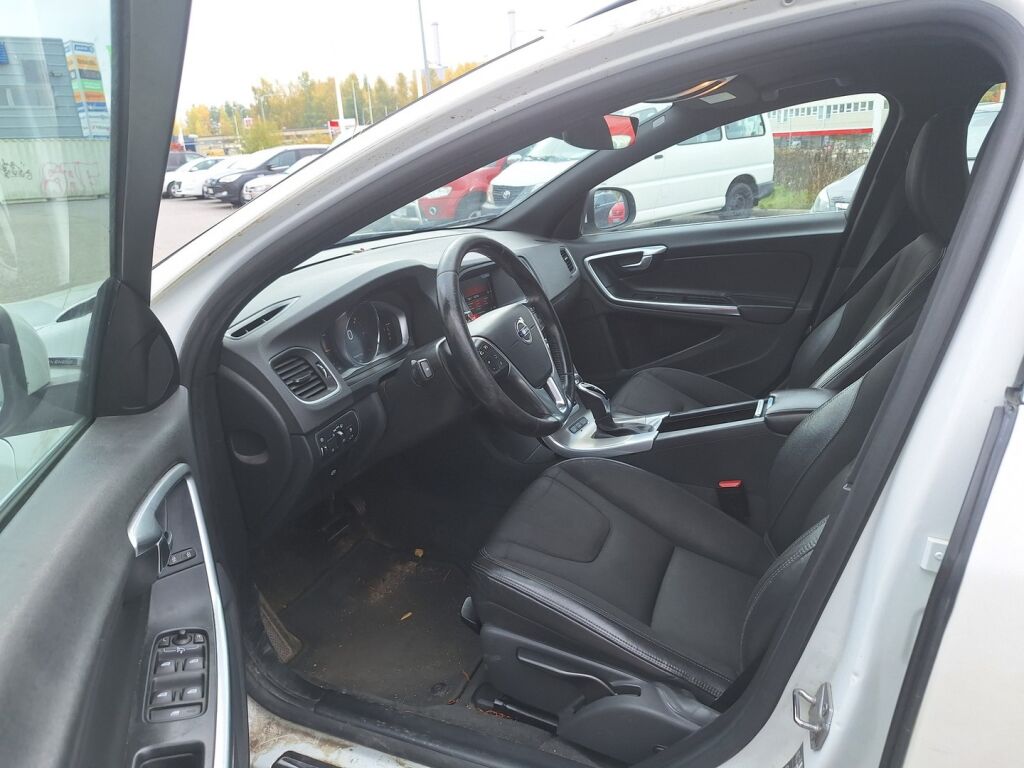 Volvo V60 2017 Valkoinen
