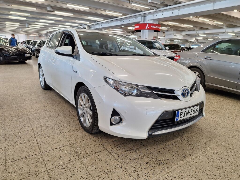 Toyota Auris 2013 Valkoinen