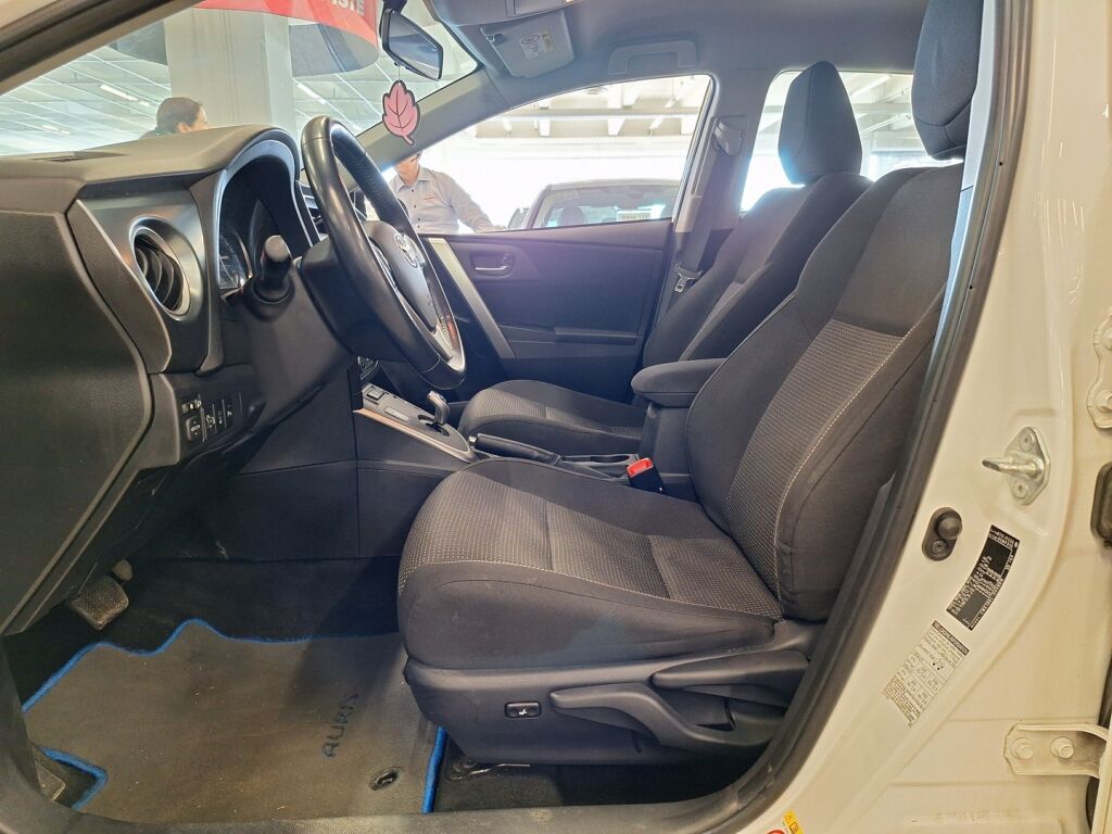 Toyota Auris 2013 Valkoinen