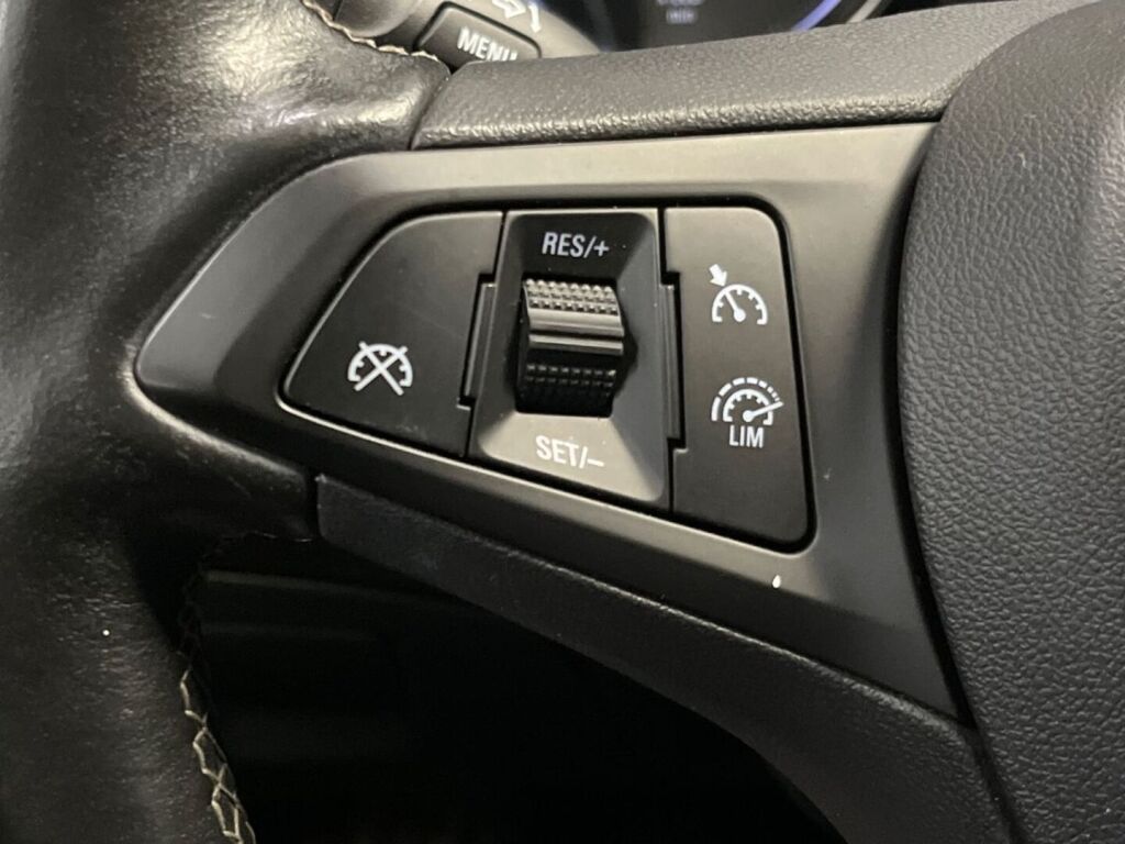 Opel Astra 2019 Valkoinen