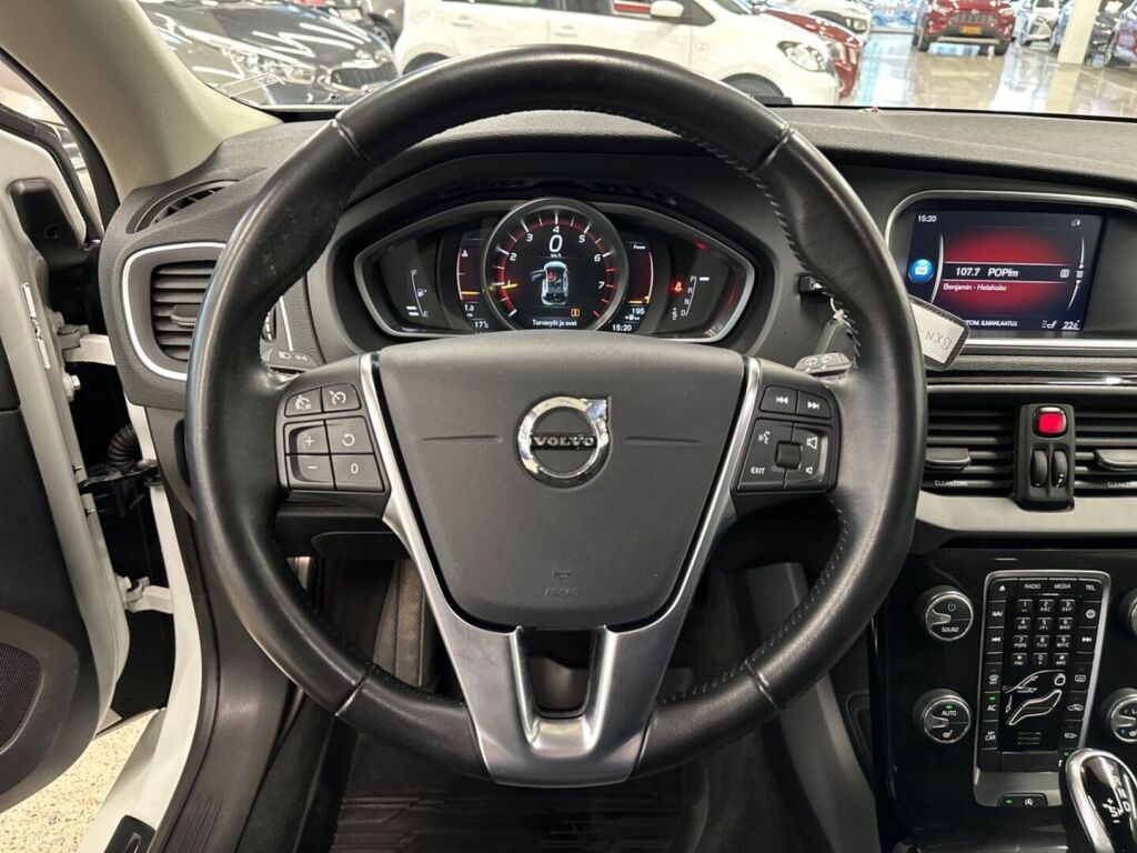Volvo V40 2019 Valkoinen