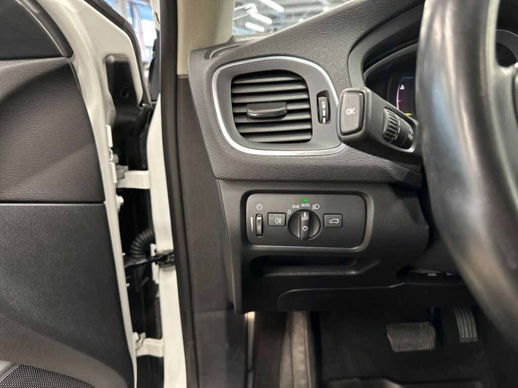 Volvo V40 2019 Valkoinen