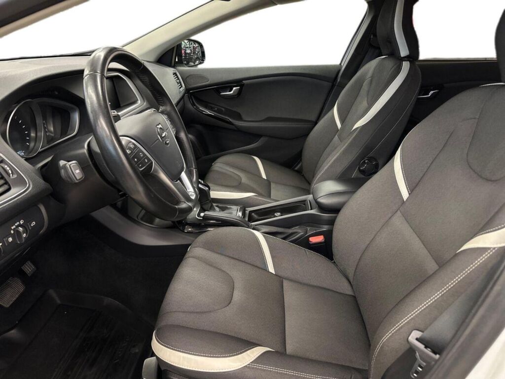 Volvo V40 2019 Valkoinen
