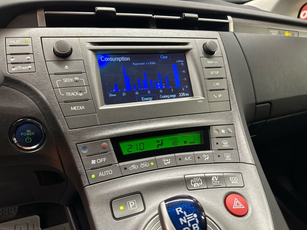 Toyota Prius Plug-in 2015 Valkoinen