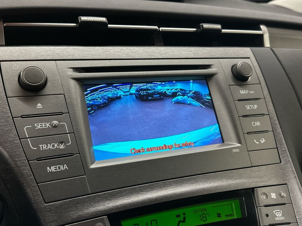 Toyota Prius Plug-in 2015 Valkoinen