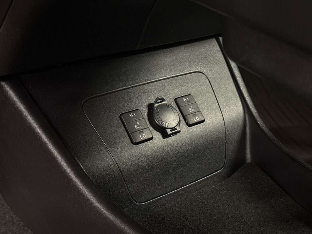 Toyota Prius Plug-in 2015 Valkoinen