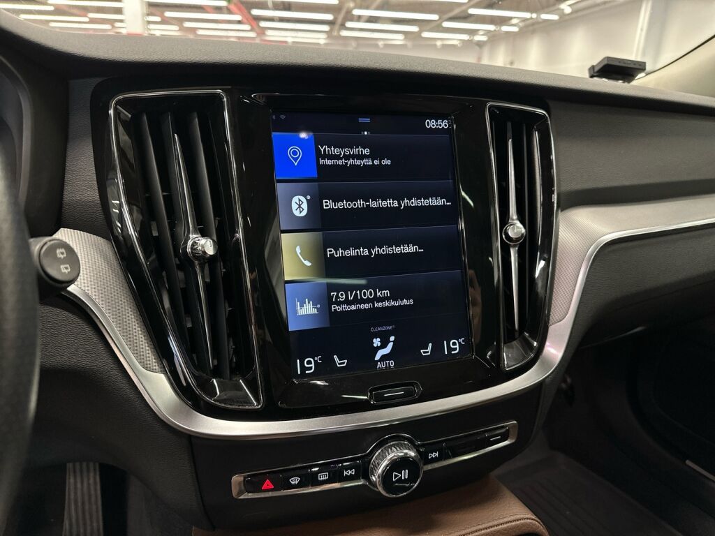 Volvo V60 2019 Musta