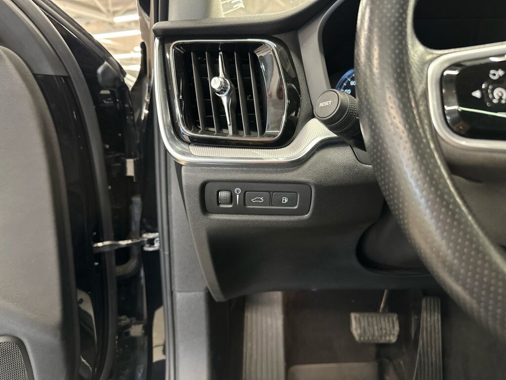 Volvo V60 2019 Musta