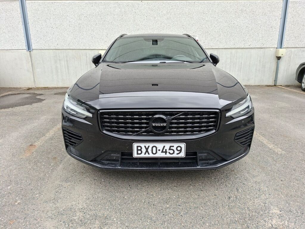 Volvo V60 2019 Musta