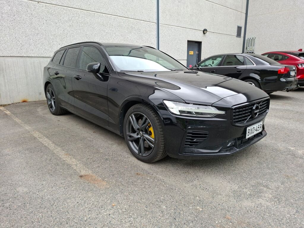 Volvo V60 2019 Musta