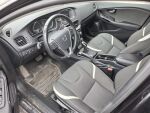 Volvo V40 2020 Musta