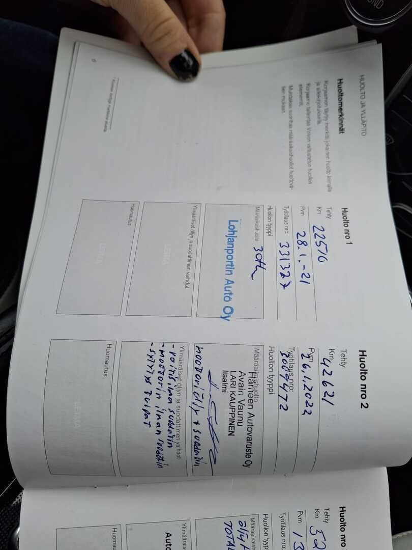 Volvo V40 2020 Musta