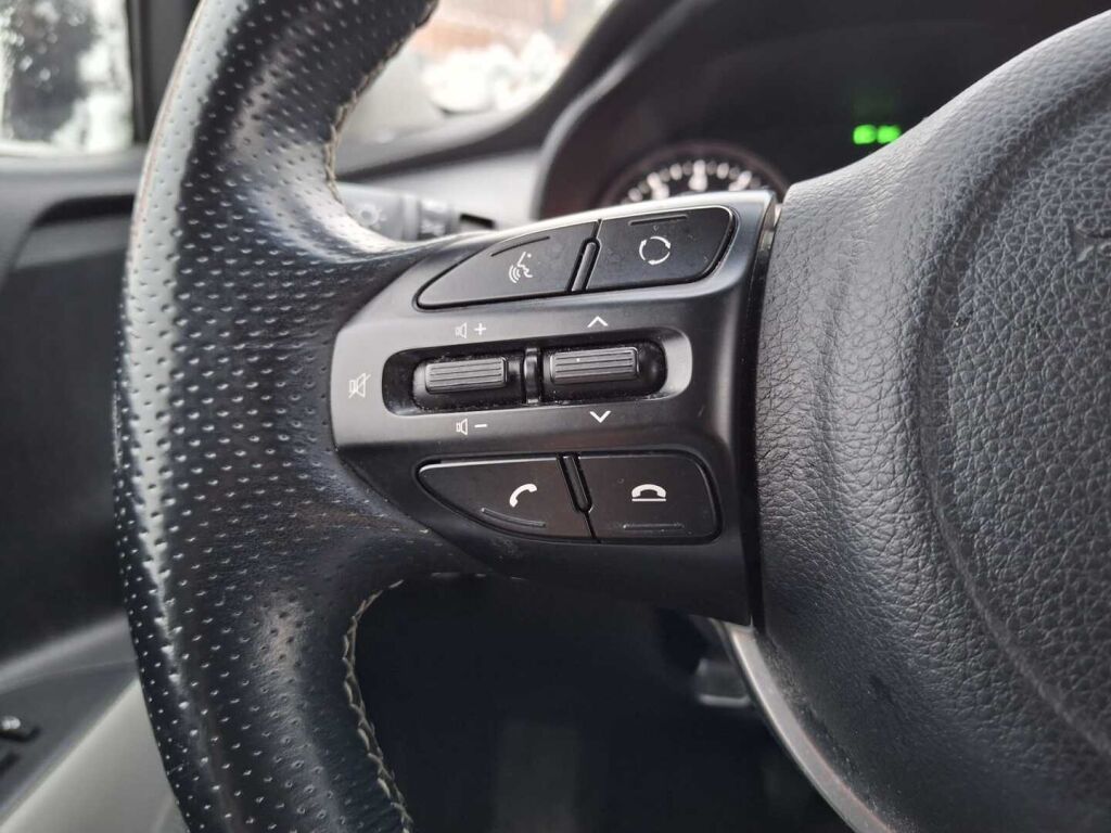 Kia Stonic 2019 Punainen