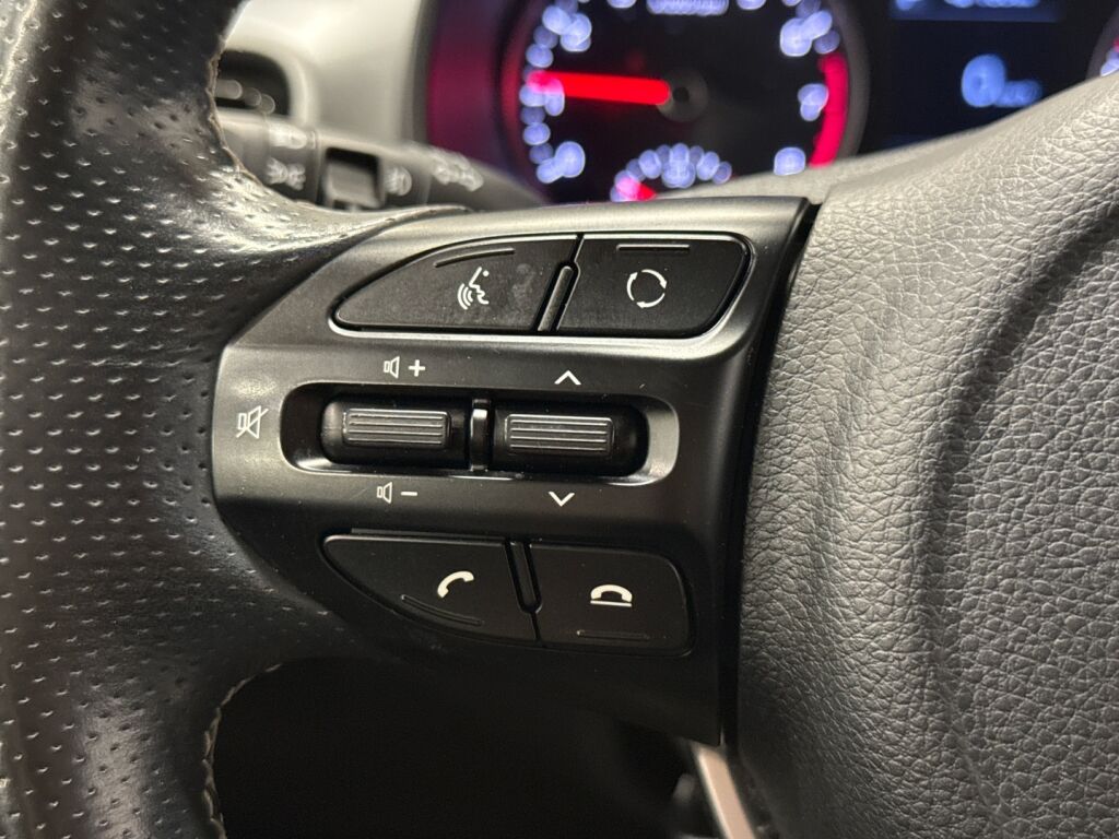 Kia Stonic 2019 Punainen