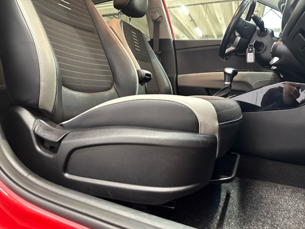 Kia Stonic 2019 Punainen