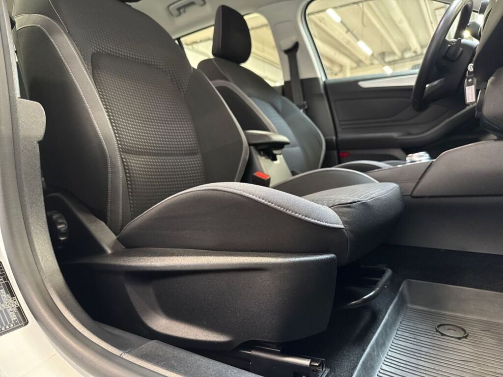 Ford Focus 2019 Valkoinen
