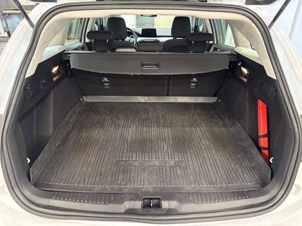 Ford Focus 2019 Valkoinen