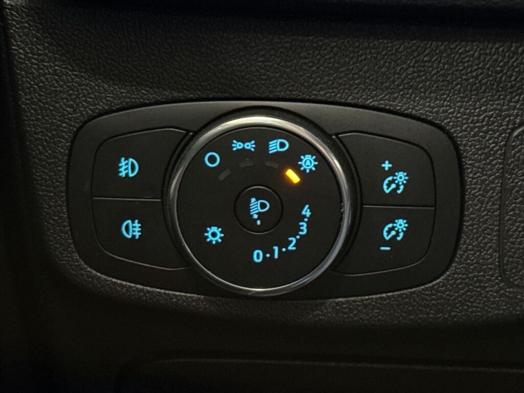 Ford Focus 2019 Valkoinen