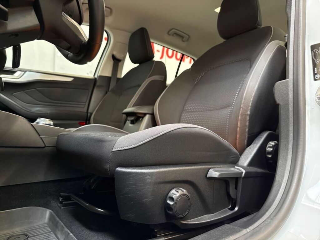 Ford Focus 2019 Valkoinen
