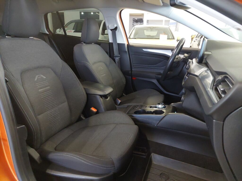 Ford Focus 2019 Punainen