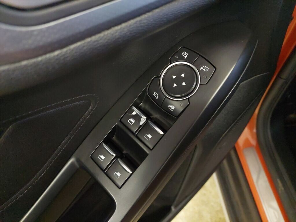 Ford Focus 2019 Punainen