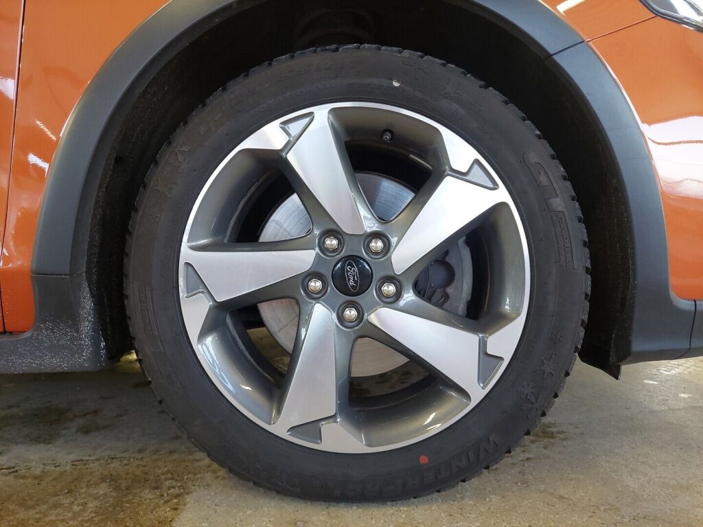 Ford Focus 2019 Punainen