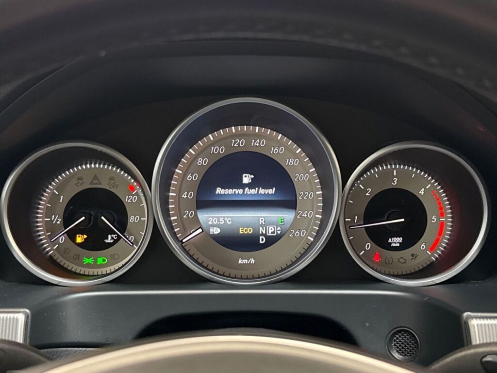 Mercedes-Benz E 2015 Valkoinen