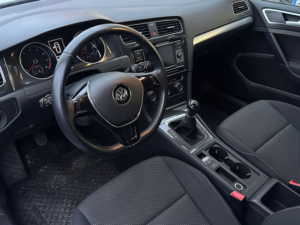 Volkswagen Golf 2019 Valkoinen