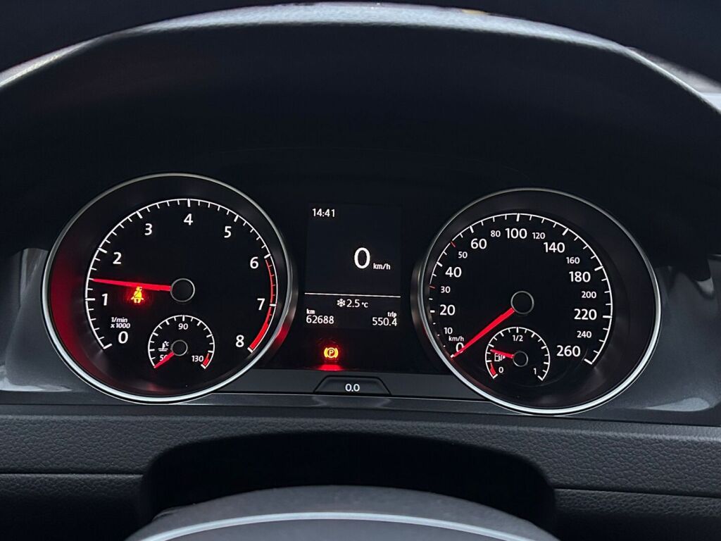 Volkswagen Golf 2019 Valkoinen