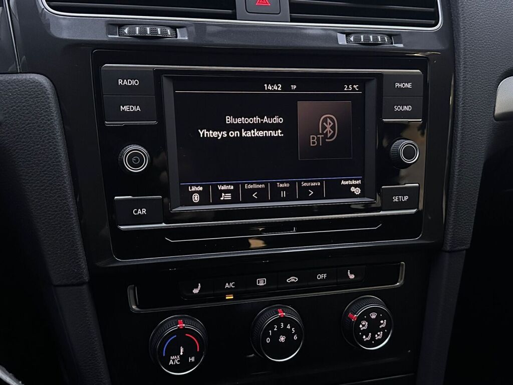 Volkswagen Golf 2019 Valkoinen